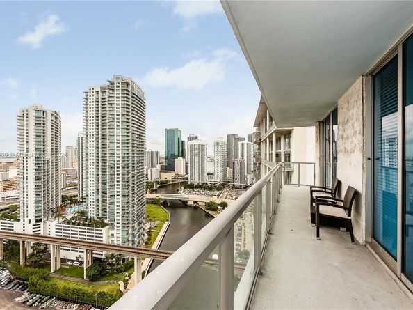 185 SW 7th St 3111, Miami FL 33130