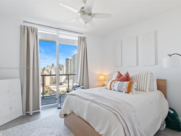 185 SW 7th St 3111, Miami FL 33130