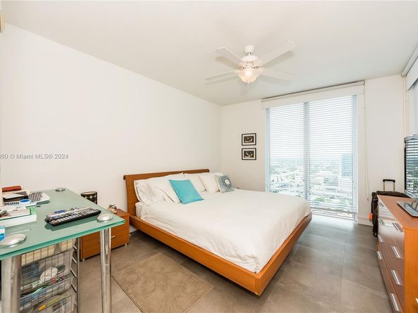 185 SW 7th St 3111, Miami FL 33130