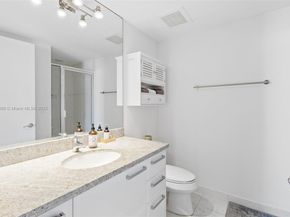 185 SW 7th St 3111, Miami FL 33130