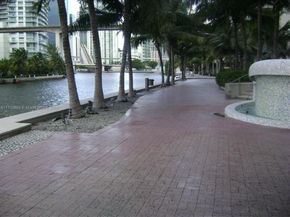 185 SW 7th St 3111, Miami FL 33130