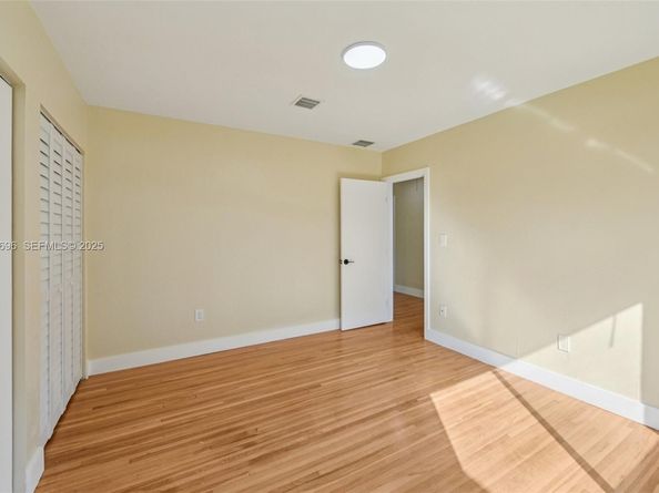 140 NE 161st St, Miami FL 33162