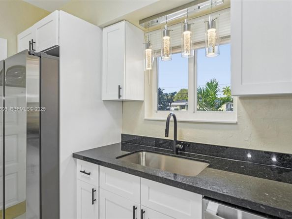 140 NE 161st St, Miami FL 33162