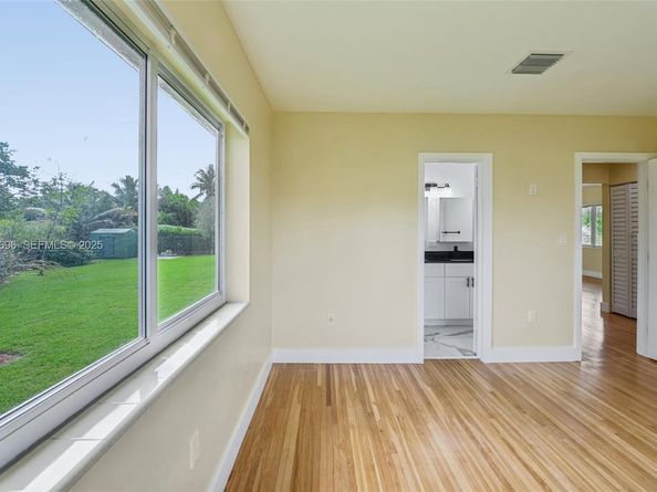 140 NE 161st St, Miami FL 33162