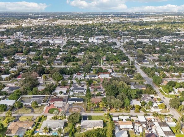 140 NE 161st St, Miami FL 33162