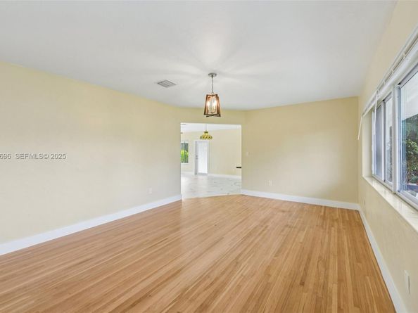 140 NE 161st St, Miami FL 33162