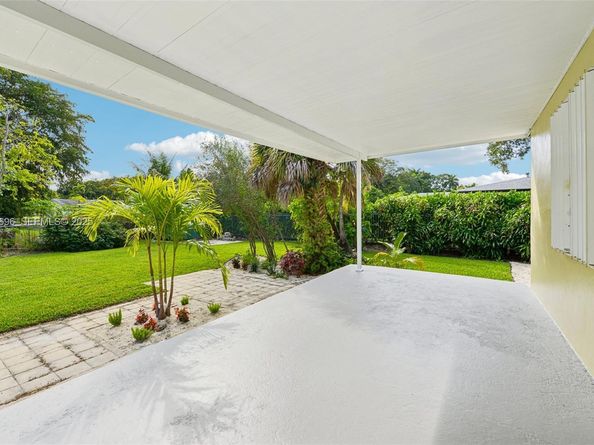 140 NE 161st St, Miami FL 33162
