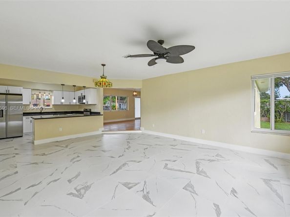 140 NE 161st St, Miami FL 33162