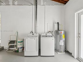 140 NE 161st St, Miami FL 33162