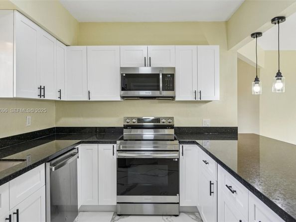 140 NE 161st St, Miami FL 33162