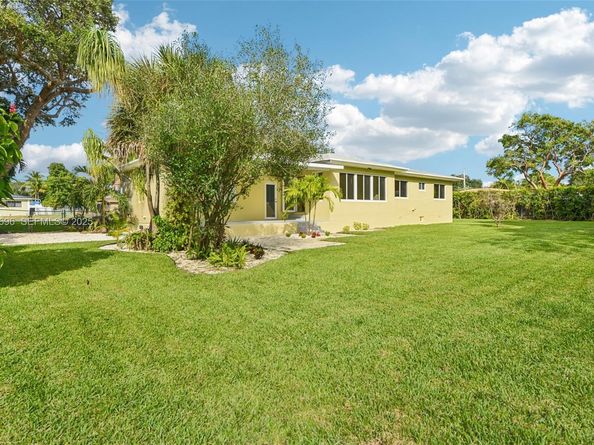 140 NE 161st St, Miami FL 33162