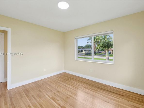 140 NE 161st St, Miami FL 33162