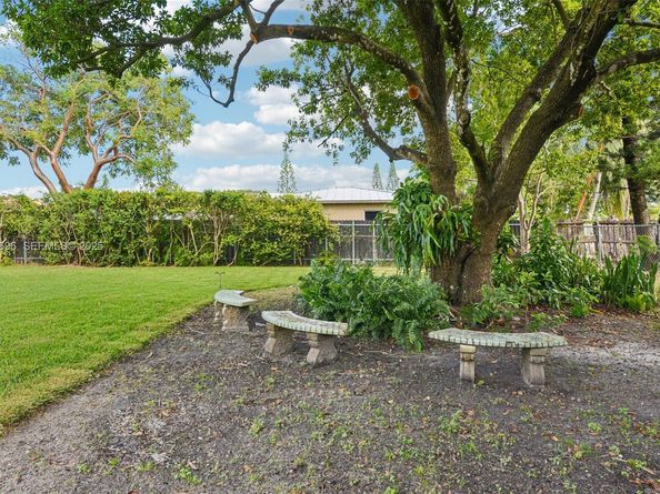 140 NE 161st St, Miami FL 33162