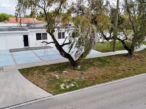 10381 SW 32nd St, Miami FL 33165