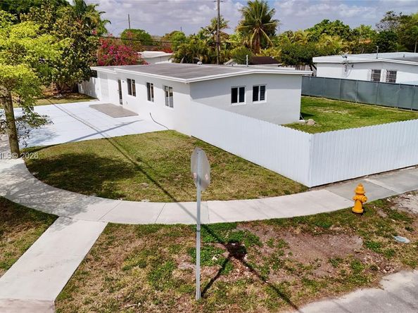 10381 SW 32nd St, Miami FL 33165