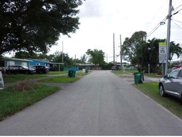 8320 NW 10 Ave, Miami FL 33150