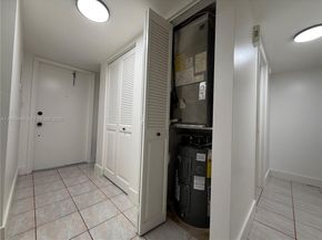400 Commodore Dr 101, Plantation FL 33325