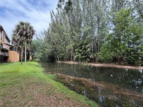 400 Commodore Dr 101, Plantation FL 33325