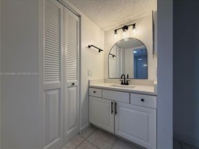 400 Commodore Dr 101, Plantation FL 33325