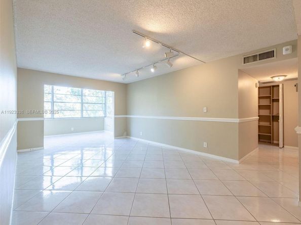 6600 Cypress Rd 406, Plantation FL 33317