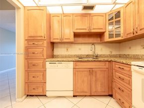 6600 Cypress Rd 406, Plantation FL 33317