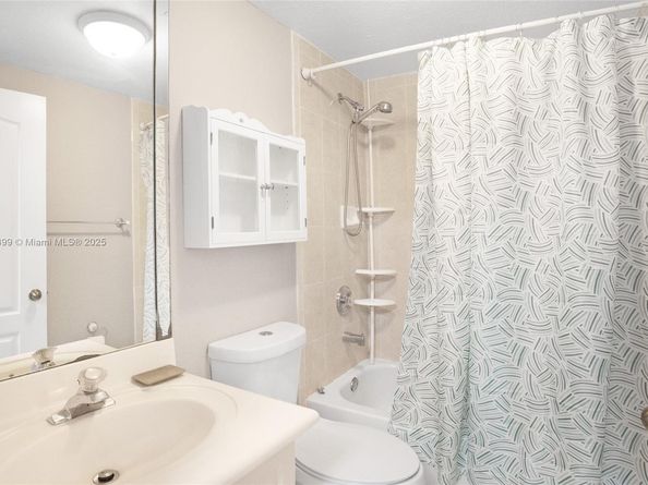 886 NW 135th Ter, Pembroke Pines FL 33028