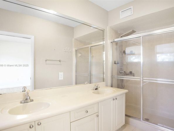 886 NW 135th Ter, Pembroke Pines FL 33028
