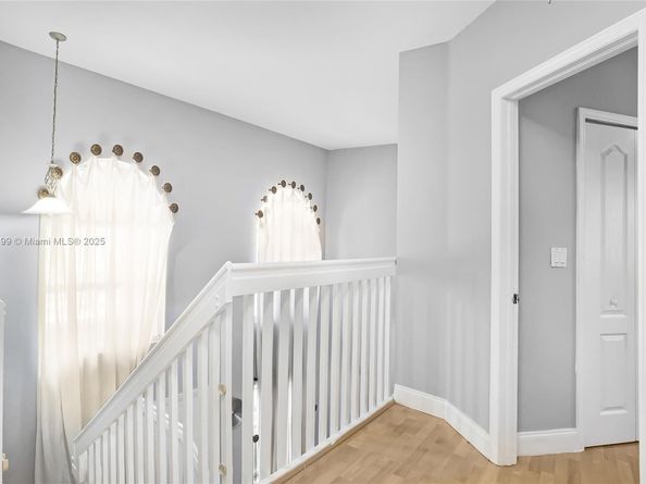 886 NW 135th Ter, Pembroke Pines FL 33028