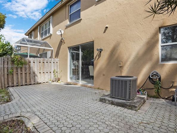 886 NW 135th Ter, Pembroke Pines FL 33028