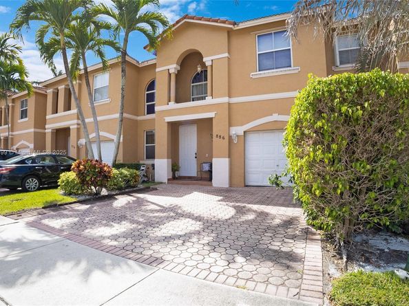 886 NW 135th Ter, Pembroke Pines FL 33028