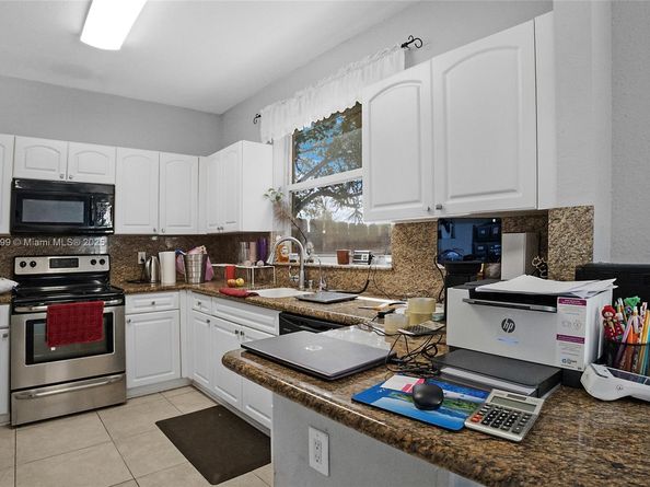 886 NW 135th Ter, Pembroke Pines FL 33028