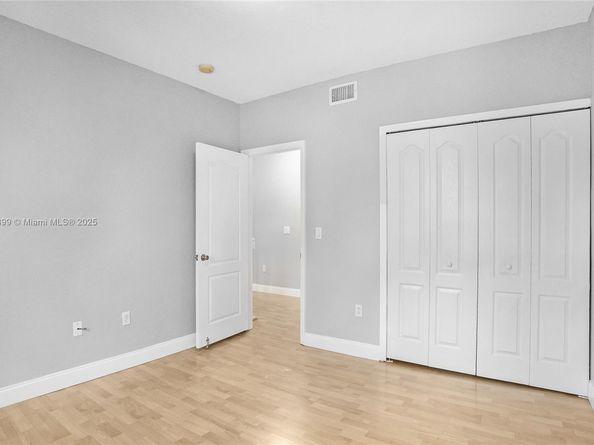 886 NW 135th Ter, Pembroke Pines FL 33028