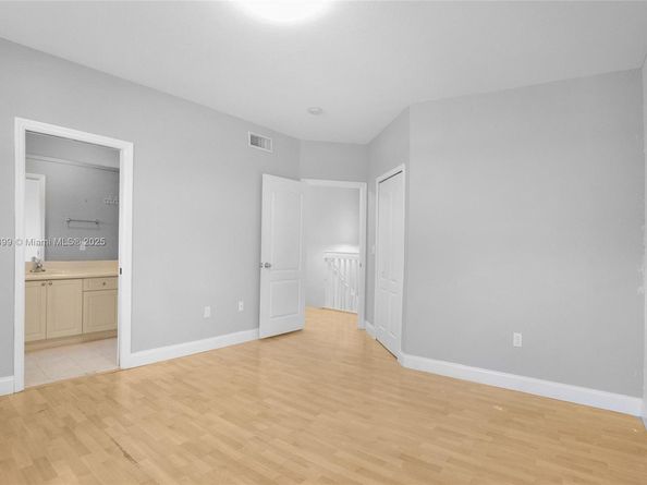 886 NW 135th Ter, Pembroke Pines FL 33028
