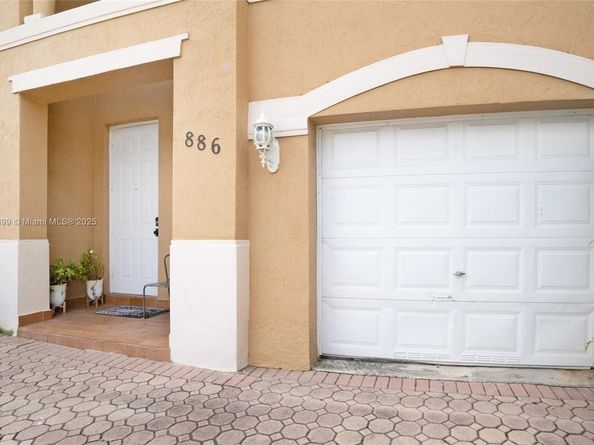 886 NW 135th Ter, Pembroke Pines FL 33028