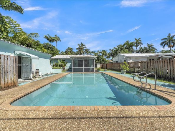 1146 Polk St, Hollywood FL 33019