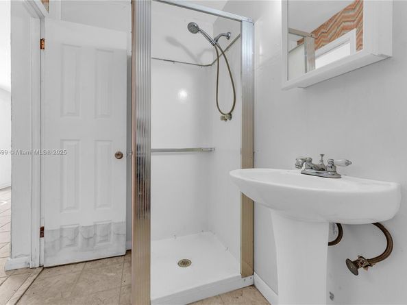 1146 Polk St, Hollywood FL 33019
