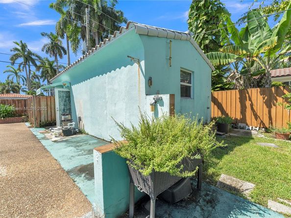 1146 Polk St, Hollywood FL 33019