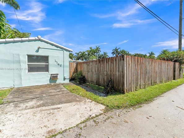 1146 Polk St, Hollywood FL 33019