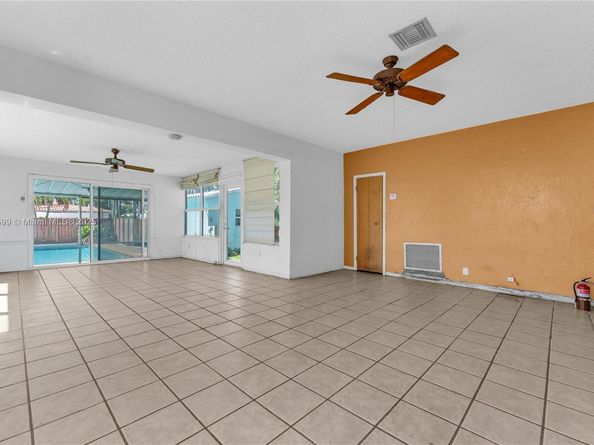 1146 Polk St, Hollywood FL 33019