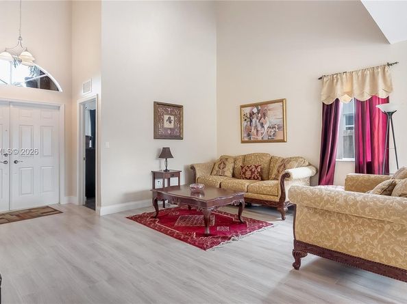 1884 SE 19th St, Homestead FL 33035