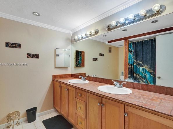 6483 Racquet Club Dr 22, Lauderhill FL 33319
