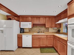 6483 Racquet Club Dr 22, Lauderhill FL 33319
