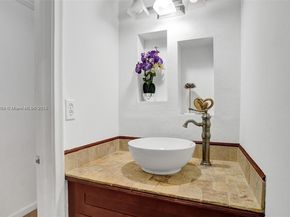 6483 Racquet Club Dr 22, Lauderhill FL 33319