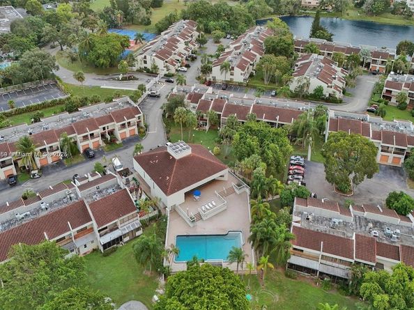 6483 Racquet Club Dr 22, Lauderhill FL 33319