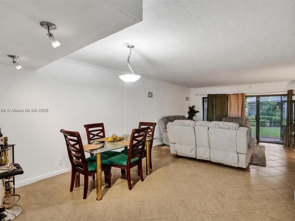 6483 Racquet Club Dr 22, Lauderhill FL 33319