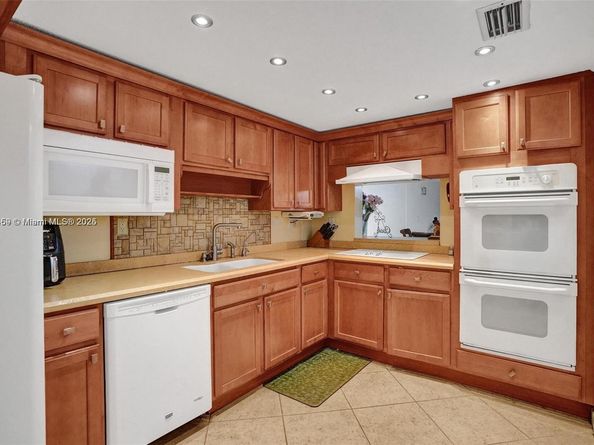 6483 Racquet Club Dr 22, Lauderhill FL 33319