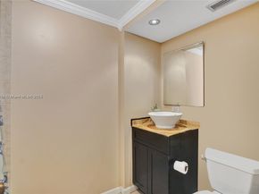 6483 Racquet Club Dr 22, Lauderhill FL 33319
