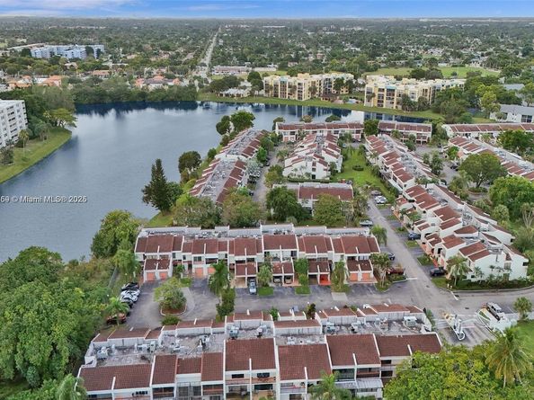 6483 Racquet Club Dr 22, Lauderhill FL 33319