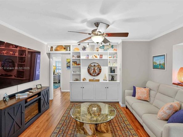 1527 Mayo St, Hollywood FL 33020