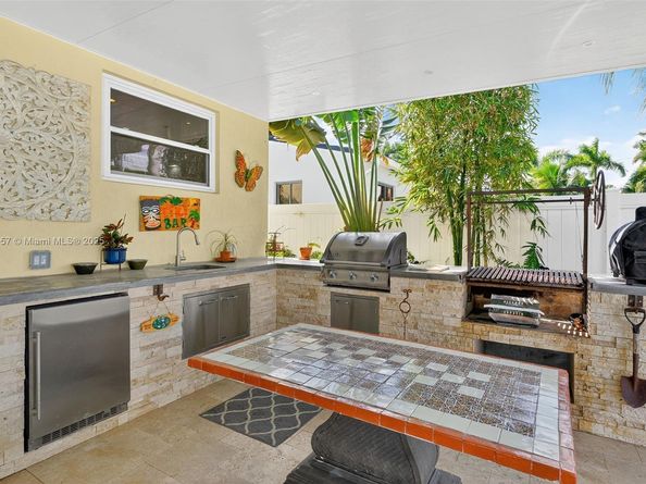 1527 Mayo St, Hollywood FL 33020